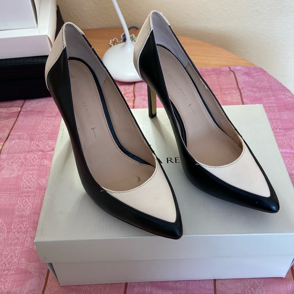 Banana Republic pumps
